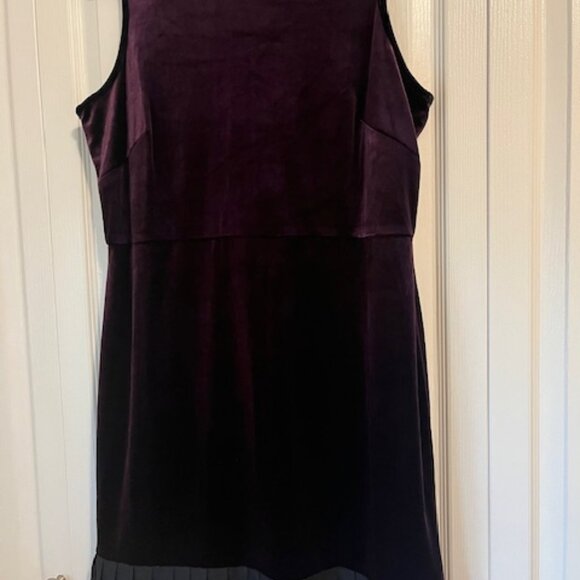 Sandra Darren velvet evening wear. - Picture 1 of 3